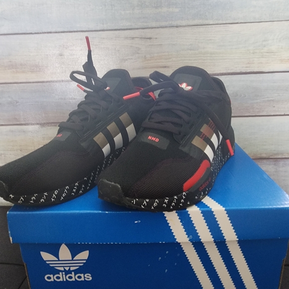 ADIDAS NMD_ R1.V2 - Picture 2 of 4